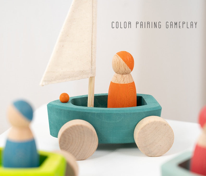 Set de Barcos de Madera con Velas y Figuras – Juguete Montessori