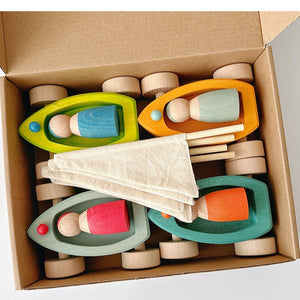 Set de Barcos de Madera con Velas y Figuras – Juguete Montessori