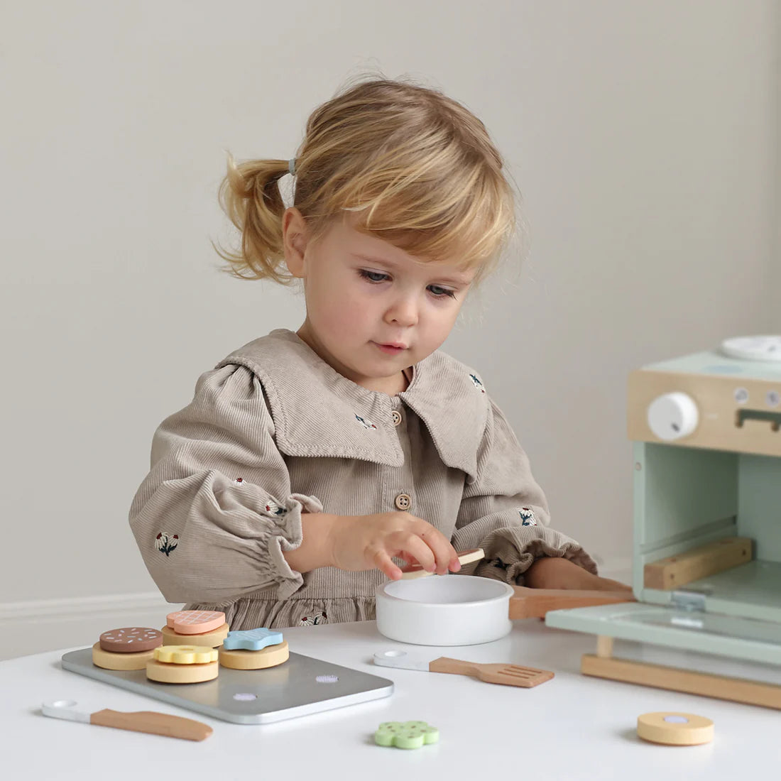 Horno de madera con accesorios – Set de cocina infantil