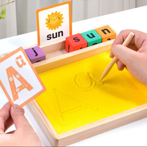 Juego Educativo Montessori de Madera con Bandeja de Arena, Letras y Tarjetas