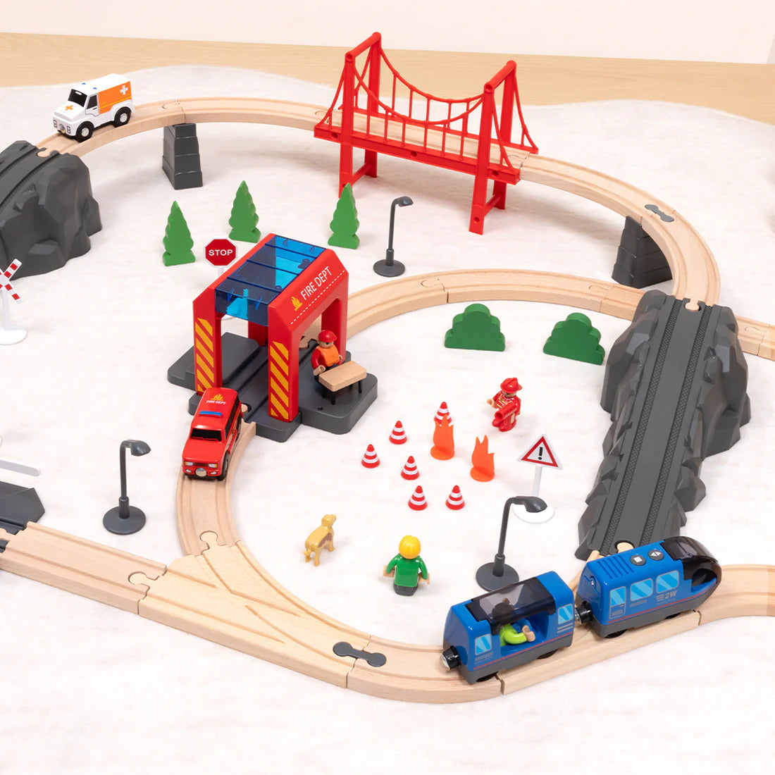 Pista de Tren con Estación de Bomberos y Accesorios