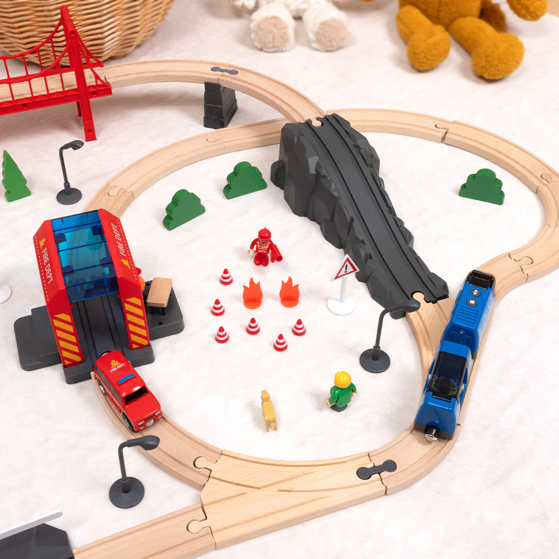 Pista de Tren con Estación de Bomberos y Accesorios